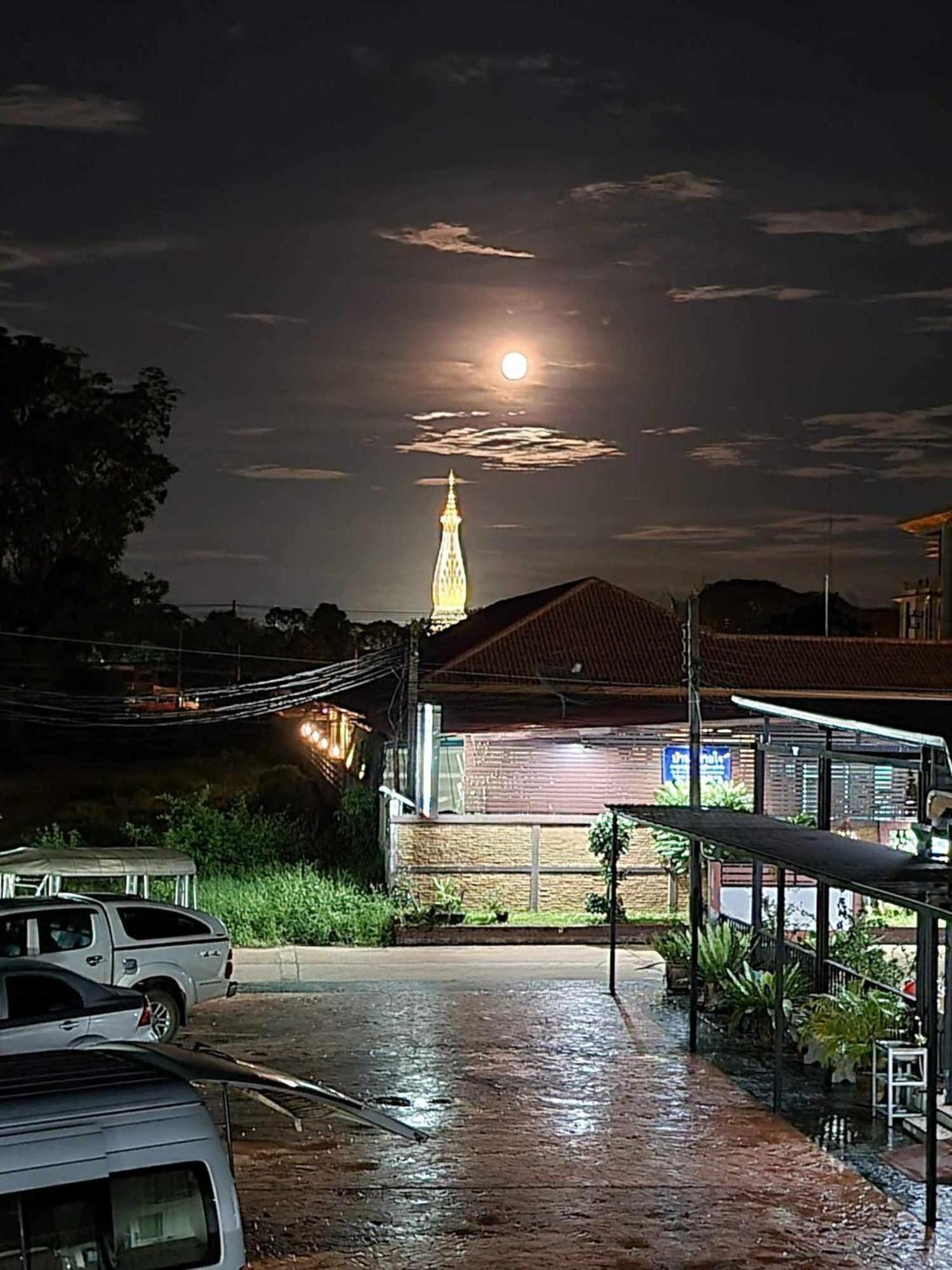 Baan Sabaijai Resort That Phanom Eksteriør bilde