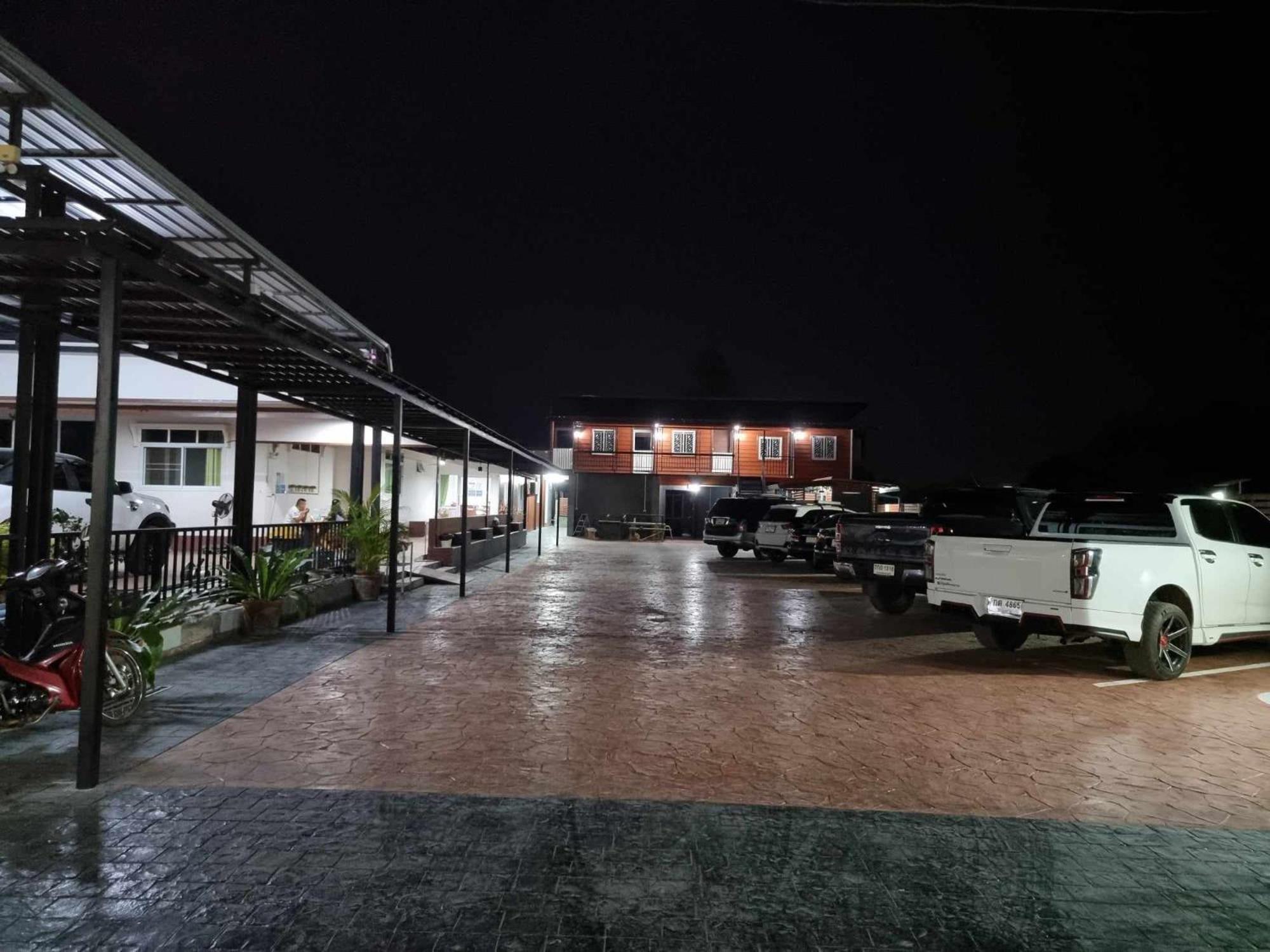 Baan Sabaijai Resort That Phanom Eksteriør bilde