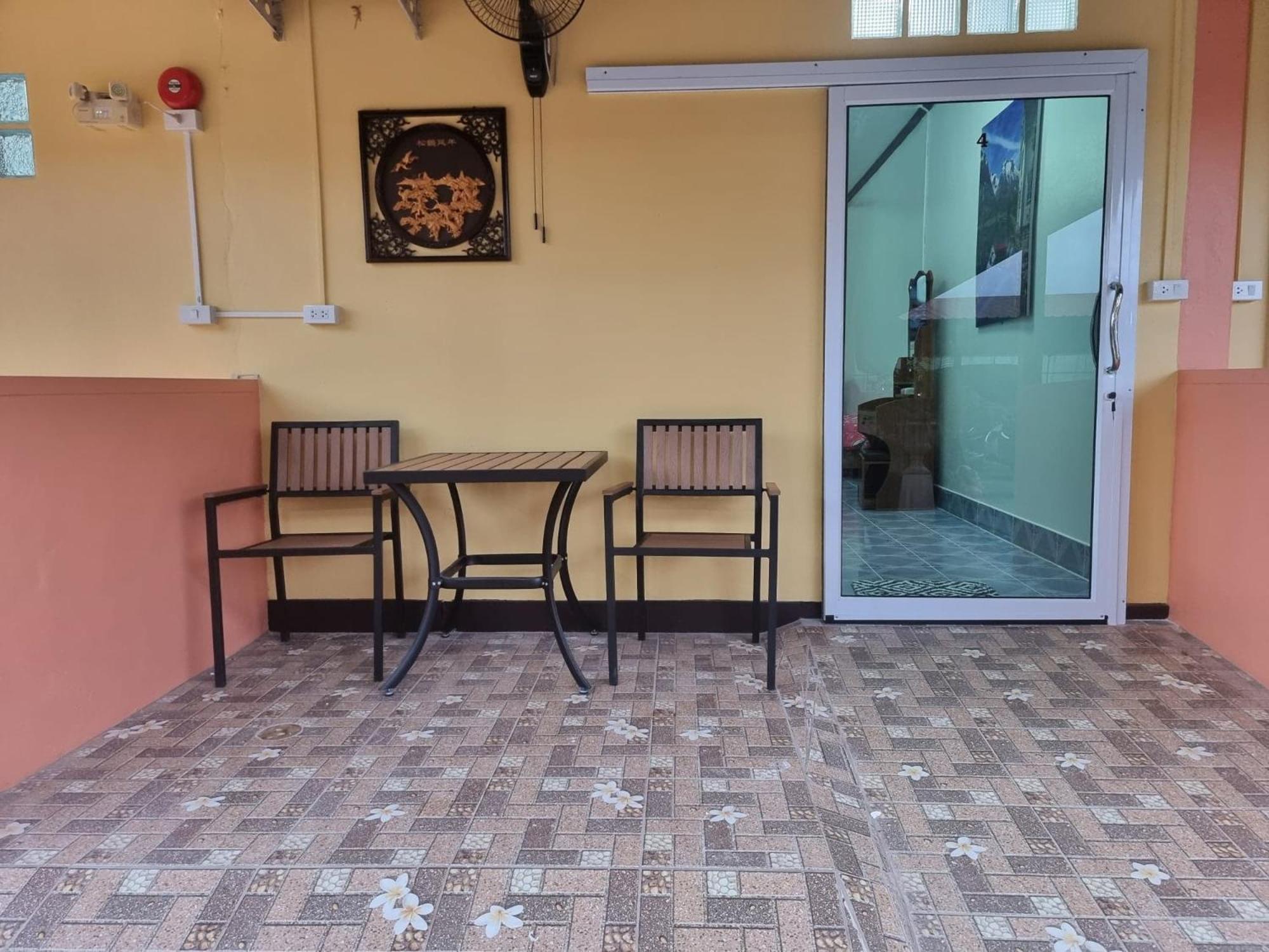 Baan Sabaijai Resort That Phanom Rom bilde