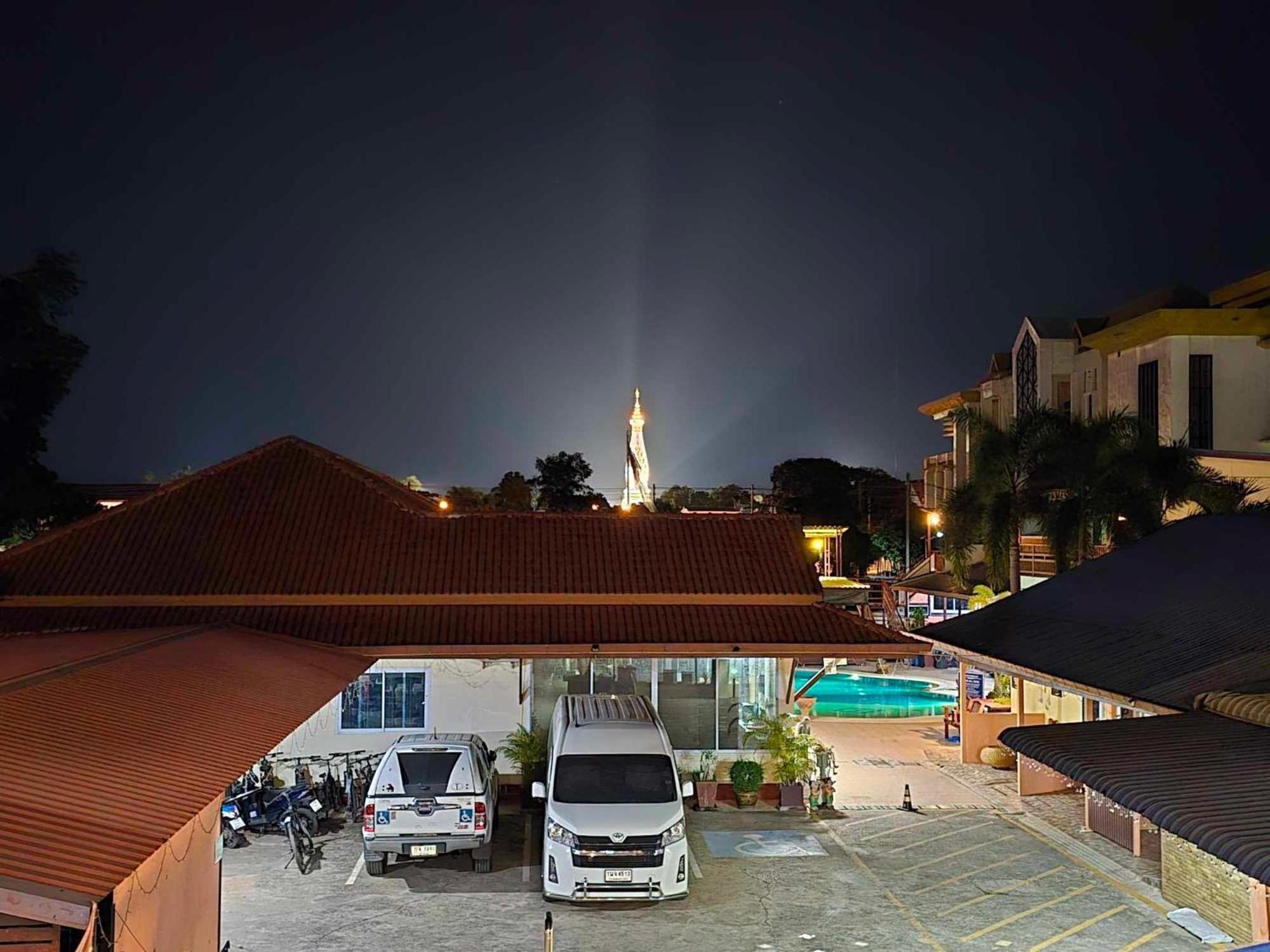 Baan Sabaijai Resort That Phanom Eksteriør bilde