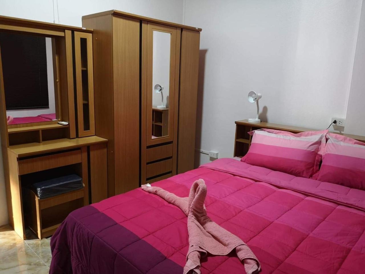 Baan Sabaijai Resort That Phanom Eksteriør bilde