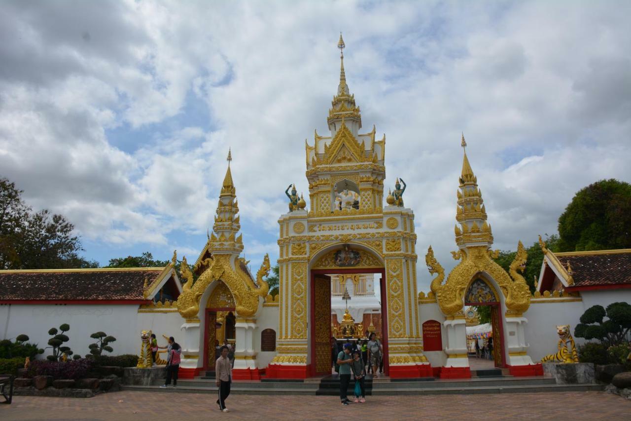 Baan Sabaijai Resort That Phanom Eksteriør bilde