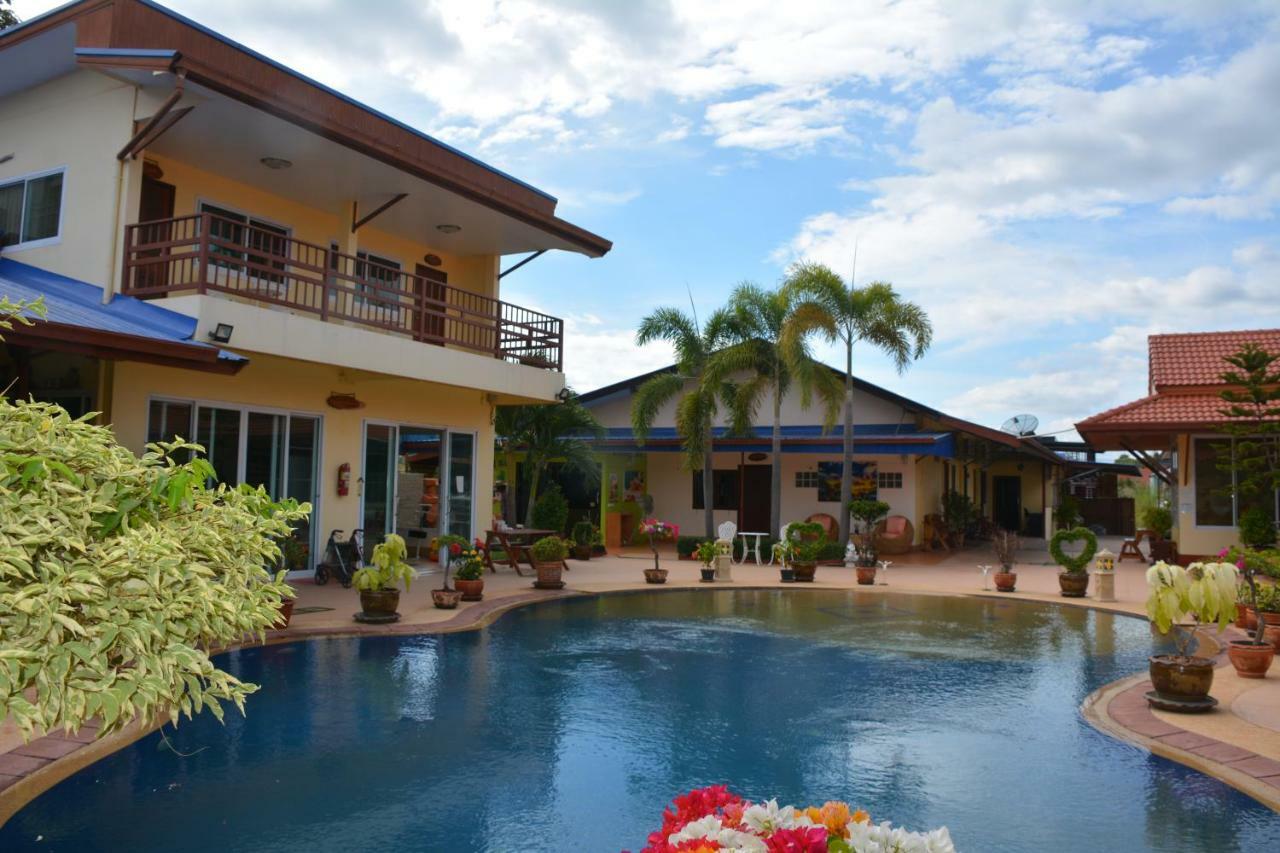 Baan Sabaijai Resort That Phanom Eksteriør bilde